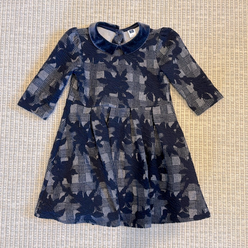 Plaid with brocade print dress. Soft material, fun pleated skirt